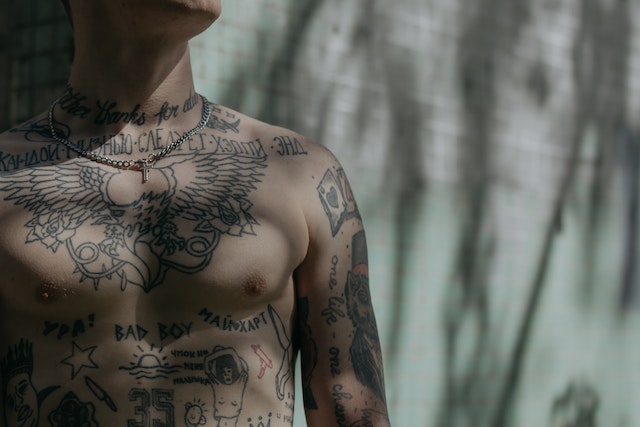 Het tijdperk van pijnloos tattoo verwijderen